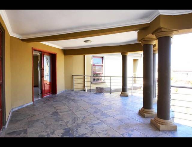 6 BEDROOM CLUSTER FOR SALE IN SUMMERSET